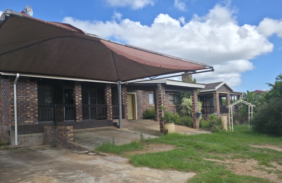 3 Bedroom Property for Sale in Wavecrest Eastern Cape
